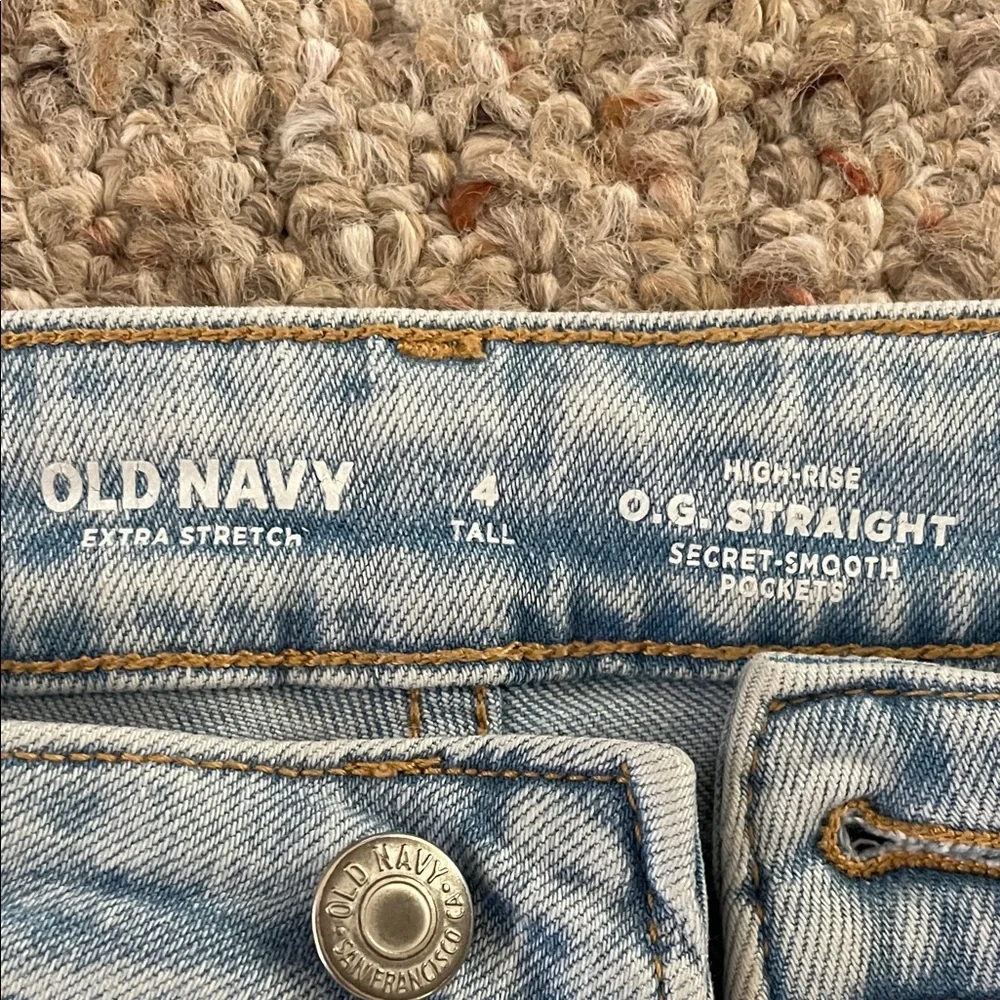 Old Navy Women's Light Blue Straight Leg Jeans - Picture 2 of 4